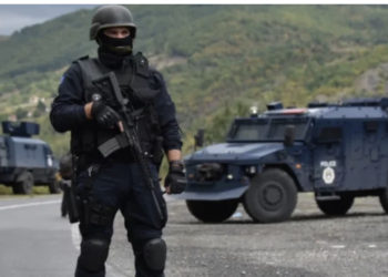 Një polic e dy serbë të plagosur nga gjuajtjet me armë zjarri mes policisë dhe barrikaduesve