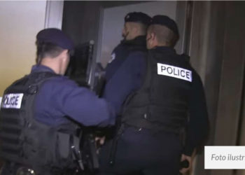 Policia bastis lokalin në Shipol, gjen drogë e i arreston 3 persona