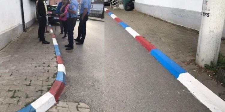 Policia identifikon vushtrriasin që lyejti anësoret me ngjyrat e flamurit serb: E bëra për ca miq nga Luksemburgu