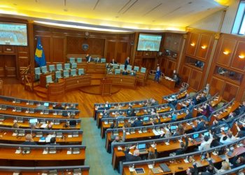 Deputetët morën mëditje për seancat në të cilat munguan