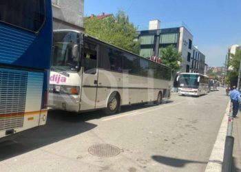 Shoqata e autobusëve të Mitrovicës e Vushtrrisë proteston për kushte të punës