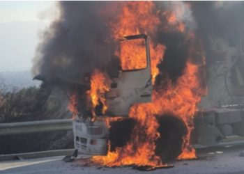 Digjen dy kamiona në Çabër të Mitrovicës