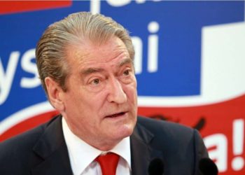 Berisha premton shtetësi shqiptare për çdo kosovar