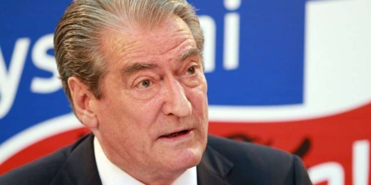 Berisha premton shtetësi shqiptare për çdo kosovar