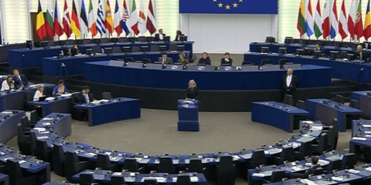 PE-ja miraton rezolutën: Marrëveshja Kosovë-Serbi të bazohet në njohje të ndërsjellë