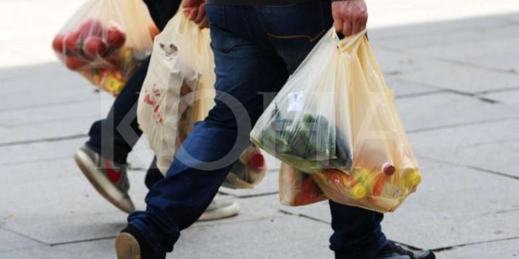 Për 20 vjet produktet në Kosovë u shtrenjtuan 57 për qind, gati gjysma e pagave shkon në ushqim