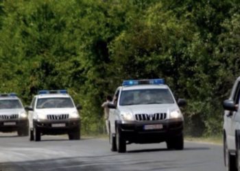 Në orët e mbrëmjes së datës 01 korrik 2022, hetuesit e Sektorit Rajonal të Hetimeve në kuadër të Drejtorisë Rajonale në Mitrovicën e Jugut, kanë identifikuar dhe arrestuar një person të dyshuar për veprën penale “Mashtrim në tentativë”.