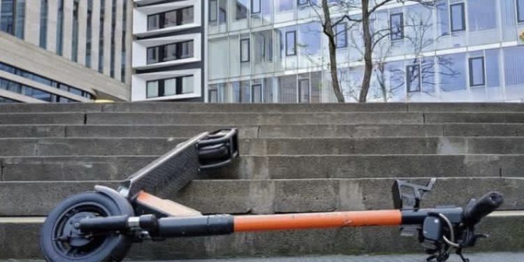 Vetëm mbrëmë, katër të rinj në emergjencë, u lënduan nga trotinetet elektrike