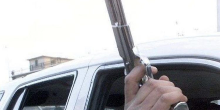 Të shtëna me armë zjarri në Mitrovicë, 39-vjeçarin e gjuajnë pasi i tha një të riu të mos urinojë para shtëpisë së tij