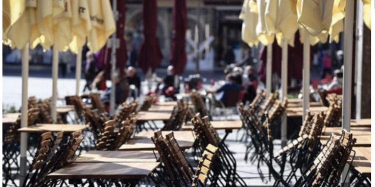 Qeveria vendos një rregull në gastronomi: Nuk mund t’ia ndaloni klientëve ujin e pijshëm