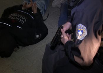 Ky është grupi kriminal prej 8 të rinjve që “terrorizuan” Mitrovicën, u arrestuan nga Policia