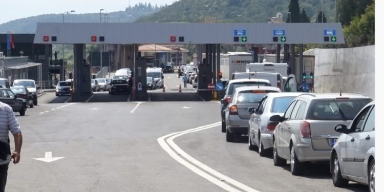 Njoftim me rëndësi për kosovarët nën 18 vjeç që ia mësyjnë Malit të Zi