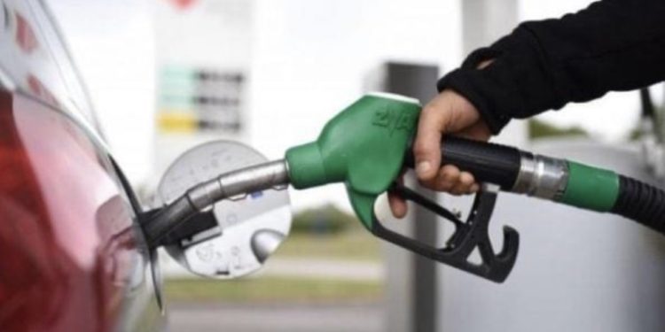 Bien çmimet e naftës dhe benzinës në Kosovë