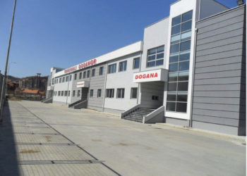 Shoferi i kamionit i vërsulet me thikë zyrtarit doganor në Mitrovicë