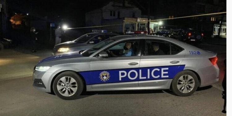Përleshje në Mitrovicë: 46-vjeçarin e dehur e gjakosin dy persona, dërgohet në spital