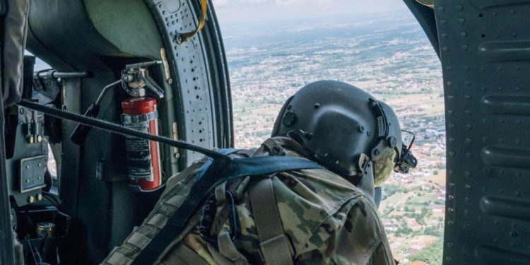 NATO: KFOR po e monitoron veriun, të gatshëm të ndërhyjmë