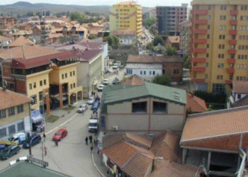 “Mos t’gjej ktu kur t’kthehna se t’vras”, vushtrriasi kërcënon me jetë bashkëshorten e tij, ajo kërkon ndihmën e Policisë