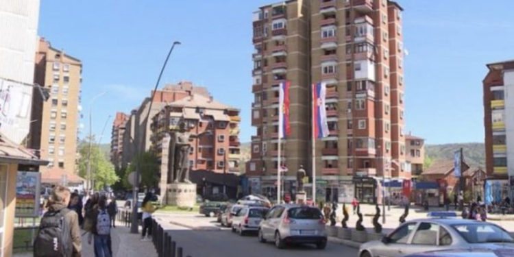 Plas sherri në komunën e Mitrovicës Veriore: Kryetari i një partie serbe kërcënohet nga inspektori komunal