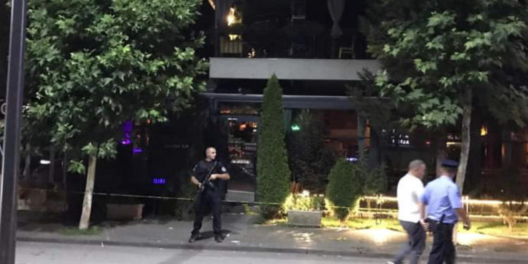 Tragjike: Një i vrarë dhe dy të plagosur në një kafiteri