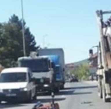 E dhimbshme: Fëmija 5-vjeçar goditet për vdekje nga vetura në Mitrovicë