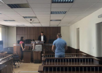 Gjuajti me armë në dasëm në Zhabar, mitrovicasi dënohet me 1 vit burg me kusht dhe 400 euro