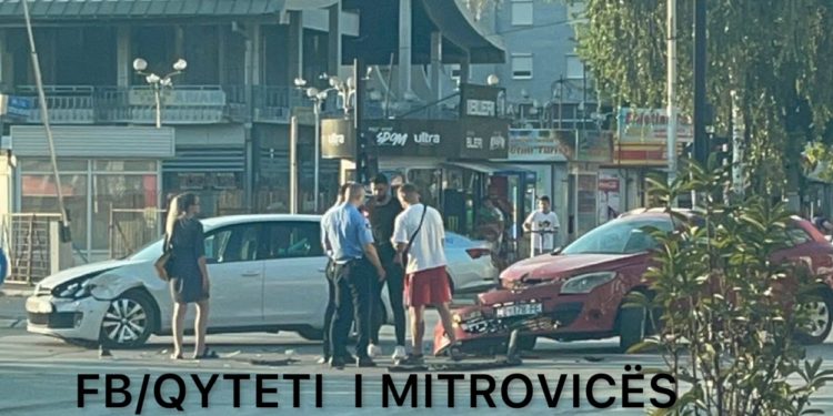 LAJMI I FUNDIT: Aksident në Mitrovicë, dy vetura u ndeshën te Stacioni i Autobusave🚘(VIDEO)