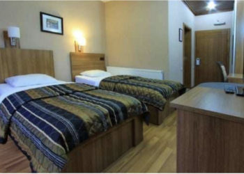 Lulëzon prostitucioni në Mitrovicë: Arrestohen një 57-vjeçar dhe një grua 49-vjeçare, bënin seks në këmbim të pagesës