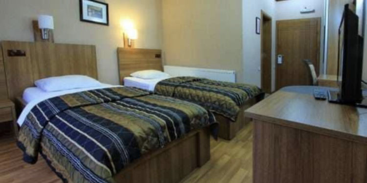 Lulëzon prostitucioni në Mitrovicë: Arrestohen një 57-vjeçar dhe një grua 49-vjeçare, bënin seks në këmbim të pagesës