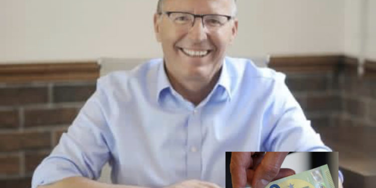 Lajm i mirë: Komuna e Bedri Hamzës u jep nga 100 euro familjeve në nevojë