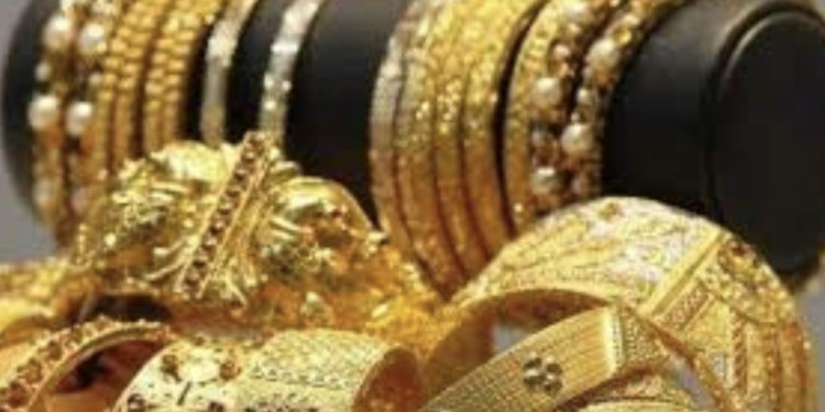 Mitrovicasi i pafat, hajnat i futen në shtëpi dhe ia vjedhin dukatin