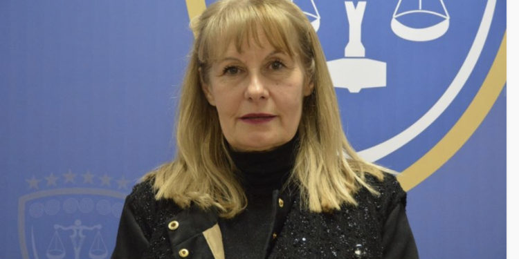 Zbulohet identiteti i policit që dyshohet se sulmoi fizikisht gjykatësen serbe në Mitrovicë