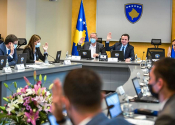 Ekskluzive: Qeveria ua ndalë pagat edhe punëtorëve të komunave  