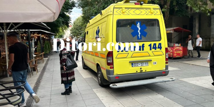 Rrahje në një lokal në qendër të MItrovicës, një person i lënduar dhe një i arrestuar