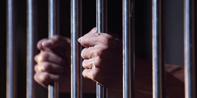 Theu masën e arrestit shtëpiak, dërgohet në qendrën e paraburgimit burri nga Vushtrria