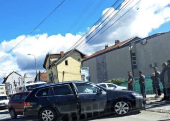 Aksident në Shipol të Mitrovicës, dy vetura bëhen “llom”, autoambulanca merr të lënduarit
