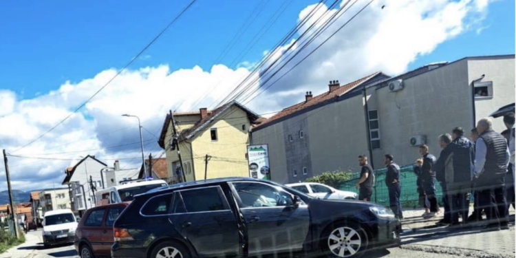 Aksident në Shipol të Mitrovicës, dy vetura bëhen “llom”, autoambulanca merr të lënduarit