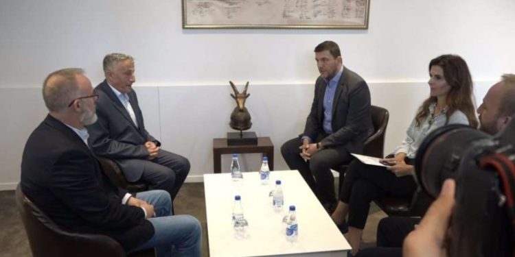 Pas Abdixhikut, Jasharaj takohet me Krasniqin