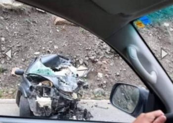 Pamje nga aksidenti i tmerrshëm që ndodhi afër Zveçanit dhe ku humbi jetën një polic