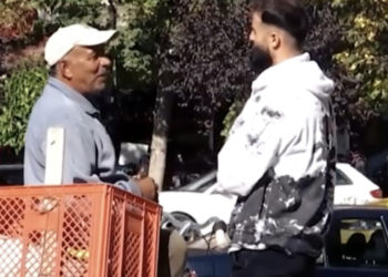 “Tu shit lemenka i fitoj veç 5 euro, me qato i mbajë 7 anëtarë të familjes”, qytetari nga Mitrovica qan nga gëzimi kur një mërgimtar i dhuron para