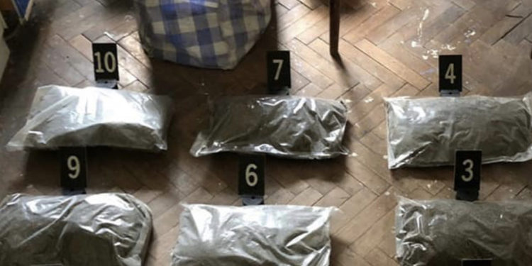 Mësohet emri i 33 vjeçarit që u zu me mbi 9 kg drogë në Mitrovicë
