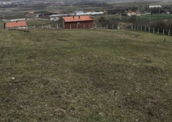 Dy mitrovicasve iu del problem me arën që blenë, një person i kërcënon se do i vrasë po i pa edhe një herë aty