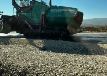 Lajm i mirë: Po vazhdon asfaltimi në një pjesë të magjistrales Mitrovicë-Prishtinë