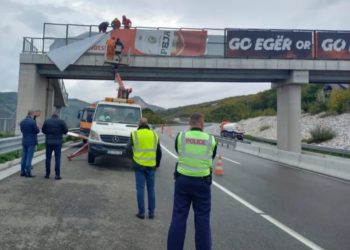 Nis heqja e reklamave në autostradat e Kosovës