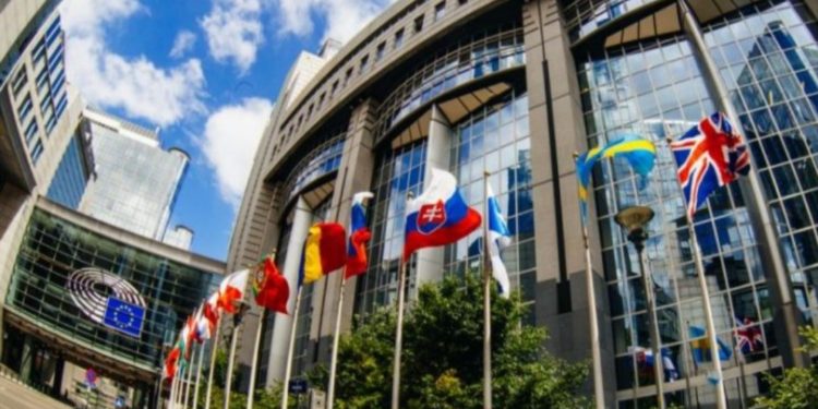Raporti i BE-së: Kosova ka plotësuar kriteret për heqjen e vizave që në vitin 2018