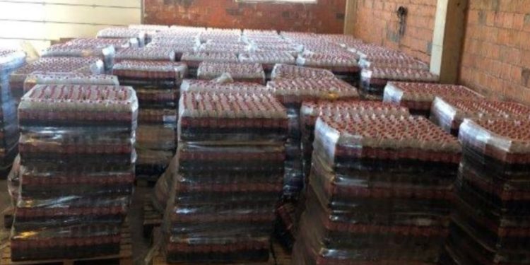 Dogana konfiskon rreth 65 mijë litra Coca Cola të falsifikuara