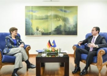 Kurti takon kryediplomaten gjermane: Të mos ketë kushte shtesë për liberalizimin e vizave
