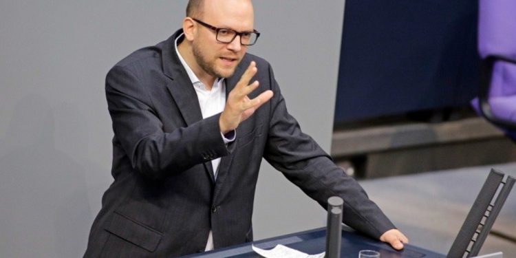 Sarrazin tha se Kosova ka të drejtë në çështjen e targave, por ajo nuk duhet që të ndërmarrë veprime që shkaktojnë trazira