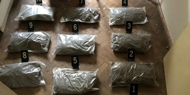 Policia arreston një 33-vjeçar në veri të Mitrovicës, konfiskojnë mbi 9 kg substancë narkotike