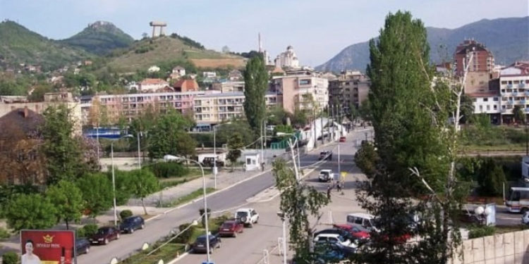 Një person goditet në kokë në një kafene në veri të Mitrovicës