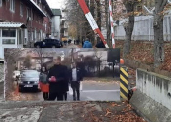 LAJMI I FUNDIT: Policët serbë po i dorëzojnë armët në stacionin policor në veri